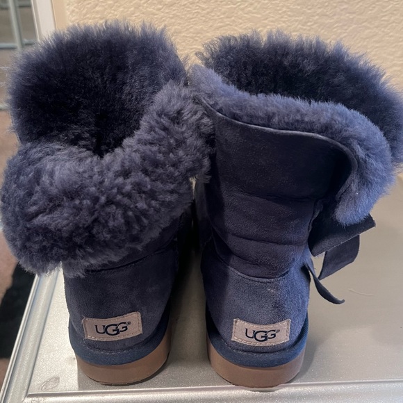 UGG - Picture 2 of 3